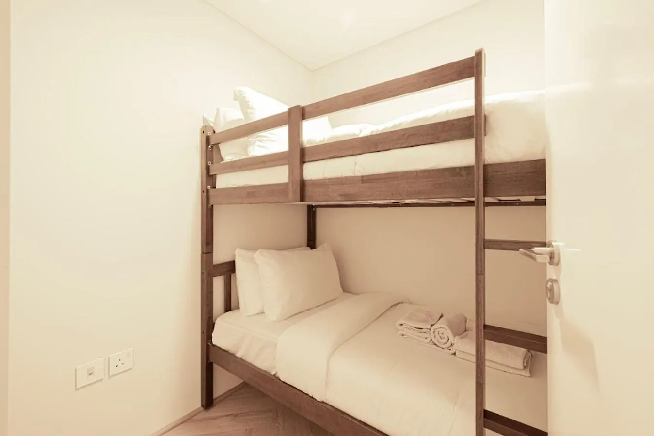 Seraya Residence 5 - 4Bdr - Burj Views - Private Jacuzzi Dubai 0*,  United Arab Emirates