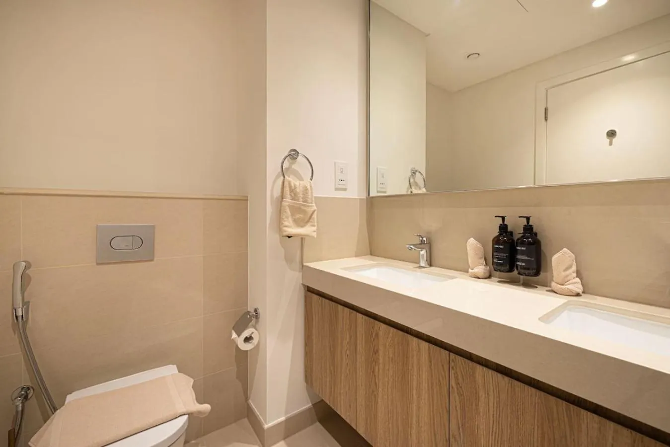 Apartamento Seraya Residence 5 - 4Bdr - Burj Views - Private Jacuzzi Dubái