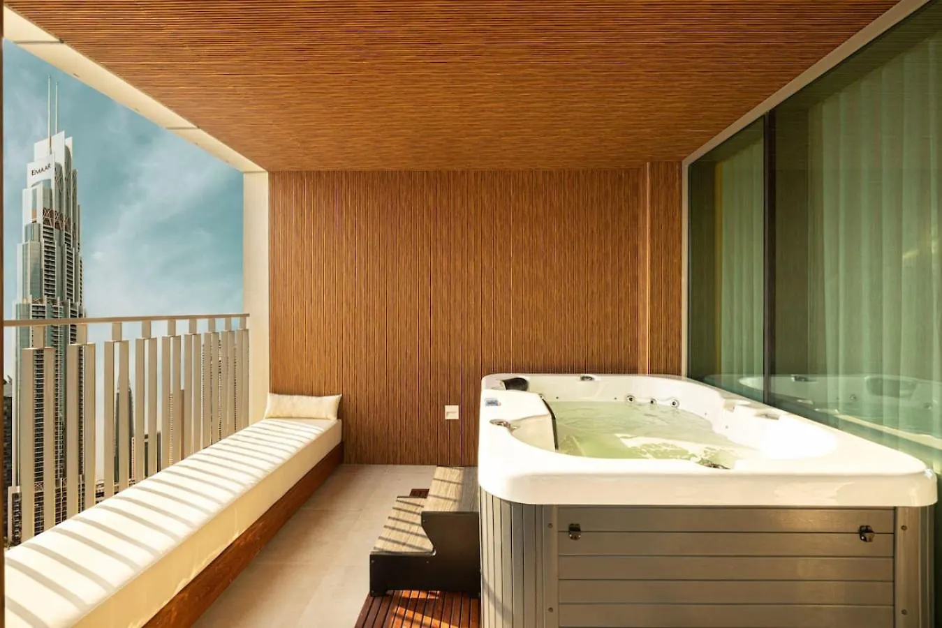 Seraya Residence 5 - 4Bdr - Burj Views - Private Jacuzzi Dubái